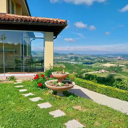 Alojamento de Acomodação e Pequeno-almoço Bellavista Alba, 4*